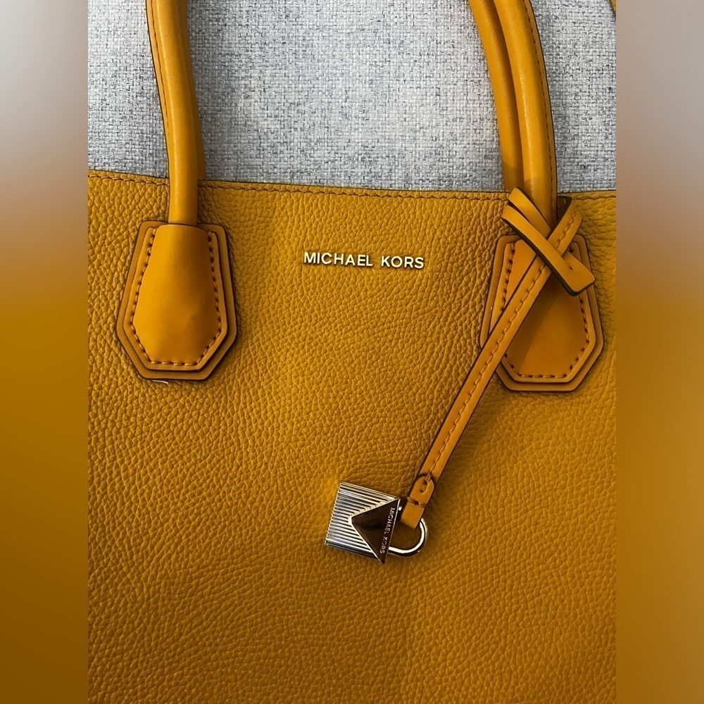 MICHAEL KORS Mercer Medium Satchel – Marigold Yellow Leather - Picture 3 of 13